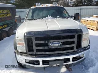 ✅ 2008 Ford F-550 • VIN: 1FDAW57R18EC77626 • Lot: 44576285. Wystawiony na Copart z przebiegiem 154 052 mil. Bezpłatny archiwum sprzedaży aukcyjnych z USA i szczegółowy raport historii pojazdu na DreamBid. Zdjęcie 5.