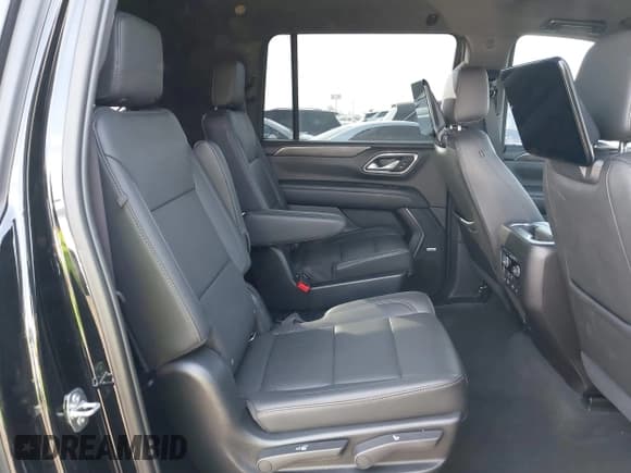✅ 2021 Chevrolet Suburban LT • VIN: 1GNSKCKDXMR319645 • Lot: 41462563. Wystawiony na IAAI z przebiegiem 50 125 mil. Bezpłatny archiwum sprzedaży aukcyjnych z USA i szczegółowy raport historii pojazdu na DreamBid. Zdjęcie 8.