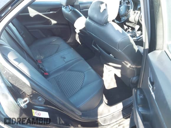 ✅ 2019 Toyota Camry LE • VIN: 4T1B11HK0KU772314 • Lot: 43723108. Wystawiony na IAAI z przebiegiem 74 772 mil. Bezpłatny archiwum sprzedaży aukcyjnych z USA i szczegółowy raport historii pojazdu na DreamBid. Zdjęcie 8.