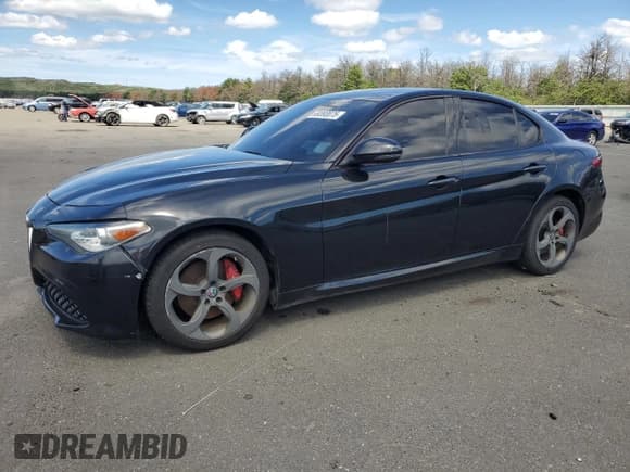 ✅ 2017 Alfa Romeo Giulia • VIN: ZARFAEDN2H7533101 • Лот: 69393075. Опубликован ранее на Copart с пробегом 126 705 миль. Бесплатный доступ к архиву аукционных продаж из США и подробный отчёт об истории автомобиля на DreamBid. Изображение 1.