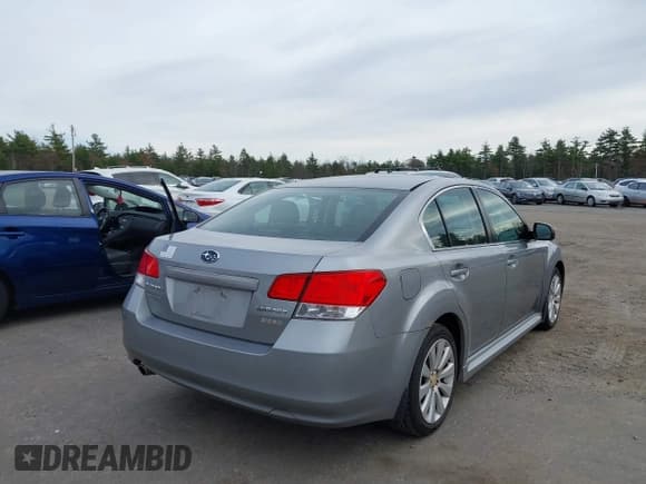 ✅ 2010 Subaru Legacy Limited Moon • VIN: 4S3BMBK62A3242900 • Lot: 43650224. Wystawiony na IAAI z przebiegiem 178 766 mil. Bezpłatny archiwum sprzedaży aukcyjnych z USA i szczegółowy raport historii pojazdu na DreamBid. Zdjęcie 4.