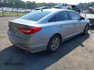 2016 Hyundai Sonata SE z VIN 5NPE24AF6GH358792, wystawiony jako IAAI lot #43299038 z przebiegiem 163 067 mil mil oraz . Historia ofert i sprzedaży dostępna na DreamBid. Obrazek 4.