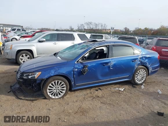 ✅ 2017 Volkswagen Passat SE • VIN: 1VWBT7A30HC011234 • Lot: 43732787. Listed on IAAI with 58,731 mi. Free auction sales archive from the USA and detailed vehicle history report at DreamBid. Image 14.