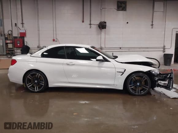 ✅ 2015 BMW M4 • VIN: WBS3U9C56FP967170 • Lot: 43449077. Wystawiony na IAAI z przebiegiem 63 785 mil. Bezpłatny archiwum sprzedaży aukcyjnych z USA i szczegółowy raport historii pojazdu na DreamBid. Zdjęcie 13.