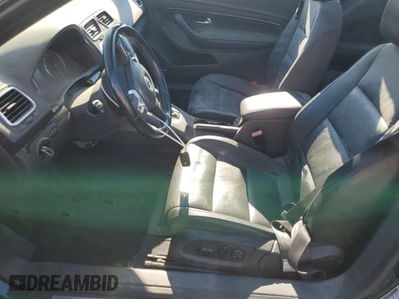 ✅ 2014 Volkswagen Eos Executive • VIN: WVWFW8AH8EV005551 • Lot: 70575365. Wystawiony na Copart z przebiegiem 93 816 mil. Bezpłatny archiwum sprzedaży aukcyjnych z USA i szczegółowy raport historii pojazdu na DreamBid. Zdjęcie 7.