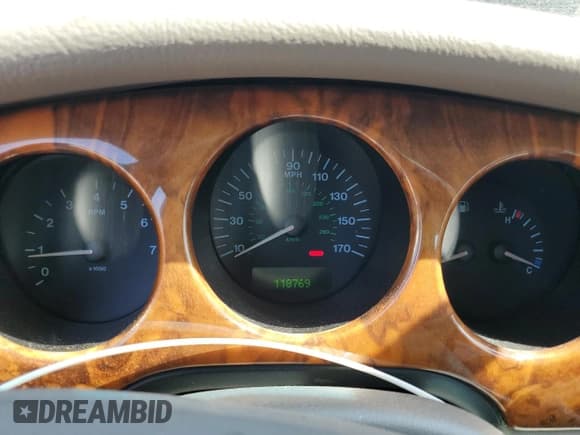 ✅ 2002 Jaguar XJ 8 • VIN: SAJDA14C92LF48724 • Лот: 63515085. Опубликован ранее на Copart с пробегом 118 769 миль. Бесплатный доступ к архиву аукционных продаж из США и подробный отчёт об истории автомобиля на DreamBid. Изображение 9.