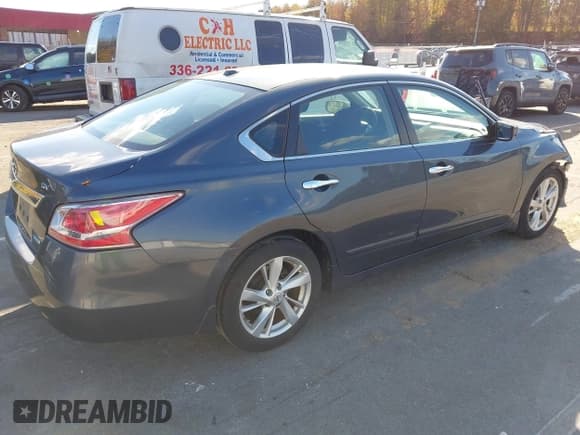 ✅ 2013 Nissan Altima S • VIN: 1N4AL3AP6DC270319 • Lot: 43600739. Wystawiony na IAAI z przebiegiem 158 473 mil. Bezpłatny archiwum sprzedaży aukcyjnych z USA i szczegółowy raport historii pojazdu na DreamBid. Zdjęcie 4.