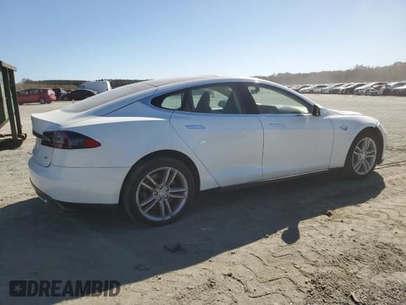 ✅ 2014 Tesla Model S 60 • VIN: 5YJSA1H18EFP33284 • Lot: 92854015. Wystawiony na Copart z przebiegiem 156 875 mil. Bezpłatny archiwum sprzedaży aukcyjnych z USA i szczegółowy raport historii pojazdu na DreamBid. Zdjęcie 3.