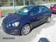 2016 Chevrolet Sonic LS z VIN 1G1JA5SH8G4180115, wystawiony jako IAAI lot #43336527 z przebiegiem 97 703 mil mil oraz . Historia ofert i sprzedaży dostępna na DreamBid. Obrazek 19.