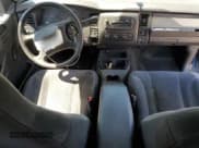 ✅ 2004 Dodge Dakota • VIN: 1D7GL12K74S701368 • Lot: 70664005. Wystawiony na Copart z przebiegiem 232 372 mil. Bezpłatny archiwum sprzedaży aukcyjnych z USA i szczegółowy raport historii pojazdu na DreamBid. Zdjęcie 8.