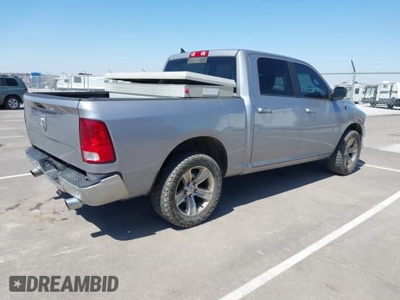 ✅ 2019 Ram 1500 SLT • VIN: 1C6RR7LT1KS687578 • Lot: 42026943. Listed on IAAI with 123,014 mi. Free auction sales archive from the USA and detailed vehicle history report at DreamBid. Image 4.