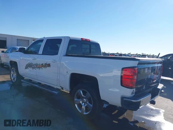✅ 2018 Chevrolet Silverado 1500 LT • VIN: 3GCPCREC2JG163338 • Lot: 43656262. Wystawiony na IAAI z przebiegiem 110 223 mil. Bezpłatny archiwum sprzedaży aukcyjnych z USA i szczegółowy raport historii pojazdu na DreamBid. Zdjęcie 3.