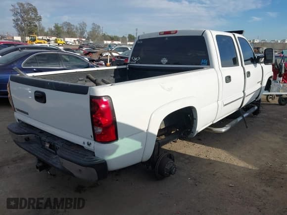 ✅ 2006 Chevrolet Silverado 2500HD LT1 • VIN: 1GCHK23U96F121414 • Lot: 41686044. Listed on IAAI with 165,248 mi. Free auction sales archive from the USA and detailed vehicle history report at DreamBid. Image 4.