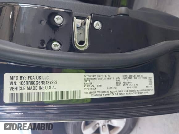 2024 Ram 1500 SLT z VIN 1C6RR6GG6RS137293, wystawiony jako IAAI lot #43323845 z przebiegiem 34 382 mil mil oraz . Historia ofert i sprzedaży dostępna na DreamBid. Obrazek 9.