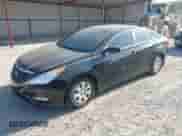 2013 Hyundai Sonata GLS z VIN 5NPEB4AC2DH727889, wystawiony jako IAAI lot #43262203 z przebiegiem 151 028 mil mil oraz . Historia ofert i sprzedaży dostępna na DreamBid. Obrazek 2.