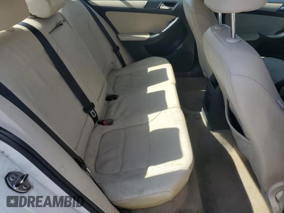 ✅ 2011 Volkswagen Jetta SE • VIN: 3VWDX7AJ0BM387143 • Lot: 85140905. Wystawiony na Copart z przebiegiem 194 870 mil. Bezpłatny archiwum sprzedaży aukcyjnych z USA i szczegółowy raport historii pojazdu na DreamBid. Zdjęcie 10.