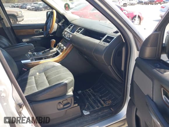 ✅ 2010 Land Rover Range Rover Sport HSE Lux • VIN: SALSK2D44AA226896 • Lot: 41835999. Listed on IAAI with 199,501 mi. Free auction sales archive from the USA and detailed vehicle history report at DreamBid. Image 5.