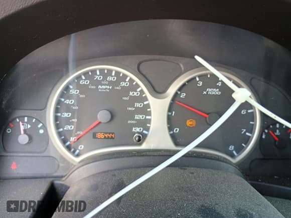 ✅ 2006 Chevrolet Equinox LT • VIN: 2CNDL63F466083925 • Лот: 59878305. Опубликован ранее на Copart с пробегом 186 444 миль. Бесплатный доступ к архиву аукционных продаж из США и подробный отчёт об истории автомобиля на DreamBid. Изображение 9.