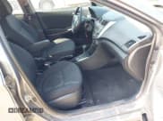 ✅ 2017 Hyundai Accent SE • VIN: KMHCT5AE6HU338756 • Lot: 42982023. Wystawiony na IAAI z przebiegiem 100 556 mil. Bezpłatny archiwum sprzedaży aukcyjnych z USA i szczegółowy raport historii pojazdu na DreamBid. Zdjęcie 5.