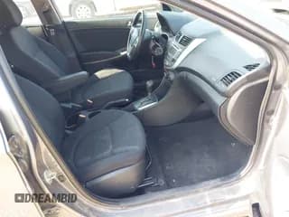 ✅ 2017 Hyundai Accent SE • VIN: KMHCT5AE6HU338756 • Lot: 42982023. Wystawiony na IAAI z przebiegiem 100 556 mil. Bezpłatny archiwum sprzedaży aukcyjnych z USA i szczegółowy raport historii pojazdu na DreamBid. Zdjęcie 5.