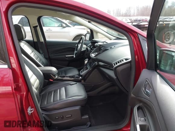 ✅ 2017 Ford C-Max Titanium • VIN: 1FADP5FUXHL112244 • Lot: 43778891. Wystawiony na IAAI z przebiegiem 63 067 mil. Bezpłatny archiwum sprzedaży aukcyjnych z USA i szczegółowy raport historii pojazdu na DreamBid. Zdjęcie 5.