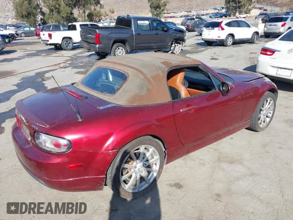 ✅ 2006 Mazda MX-5 Miata MX-5 • VIN: JM1NC25F260120719 • Lot: 43504805. Wystawiony na IAAI z przebiegiem 159 993 mil. Bezpłatny archiwum sprzedaży aukcyjnych z USA i szczegółowy raport historii pojazdu na DreamBid. Zdjęcie 4.