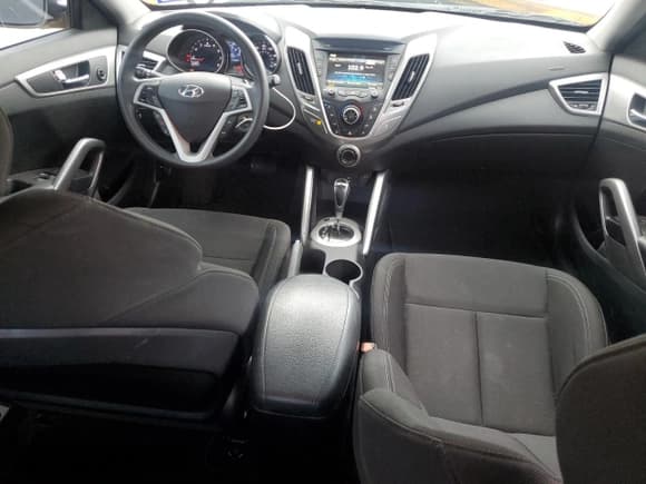 ✅ 2016 Hyundai Veloster • VIN: KMHTC6AD7GU287604 • Lot: 78749604. Wystawiony na Copart z przebiegiem 106 748 mil. Bezpłatny archiwum sprzedaży aukcyjnych z USA i szczegółowy raport historii pojazdu na DreamBid. Zdjęcie 8.