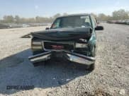 ✅ 1997 GMC Suburban • VIN: 3GKFK16R7VG514905 • Lot: 77410934. Wystawiony na Copart z przebiegiem 193 116 mil. Bezpłatny archiwum sprzedaży aukcyjnych z USA i szczegółowy raport historii pojazdu na DreamBid. Zdjęcie 12.