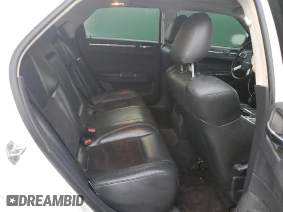 ✅ 2010 Chrysler 300 S • VIN: 2C3CA9CT5AH255944 • Lot: 73340114. Wystawiony na Copart z przebiegiem 244 520 mil. Bezpłatny archiwum sprzedaży aukcyjnych z USA i szczegółowy raport historii pojazdu na DreamBid. Zdjęcie 10.