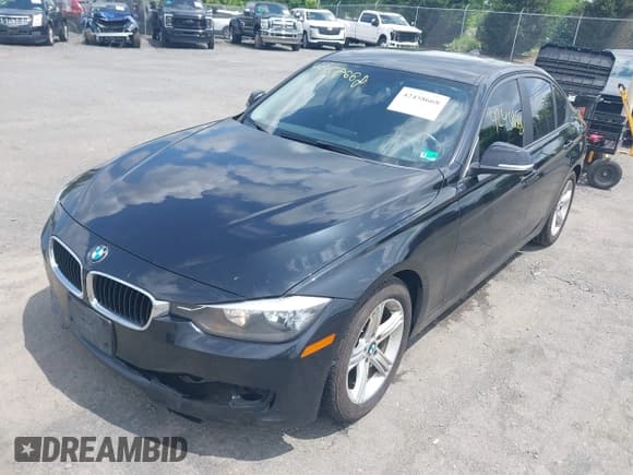 ✅ 2014 BMW 3 Series 328i xDrive • VIN: WBA3B3G53ENR82382 • Lot: 42458668. Listed on IAAI with 76,605 mi. Free auction sales archive from the USA and detailed vehicle history report at DreamBid. Image 17.