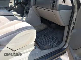 ✅ 2005 Chevrolet Suburban LS • VIN: 3GNEC16Z25G136603 • Лот: 42339417. Опубликован ранее на IAAI с пробегом 382 868 миль. Бесплатный доступ к архиву аукционных продаж из США и подробный отчёт об истории автомобиля на DreamBid. Изображение 5.