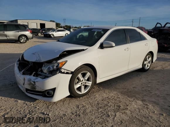 ✅ 2014 Toyota Camry SE • VIN: 4T1BF1FK2EU300740 • Lot: 92130885. Wystawiony na Copart z przebiegiem 91 802 mil. Bezpłatny archiwum sprzedaży aukcyjnych z USA i szczegółowy raport historii pojazdu na DreamBid. Zdjęcie 1.