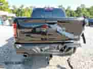 2025 Ram 1500 Rebel z VIN 1C6SRFLP0SN633704, wystawiony jako Copart lot #70535985 z przebiegiem 7 886 mil mil oraz Czysty tytuł • Clean title. Historia ofert i sprzedaży dostępna na DreamBid. Obrazek 6.