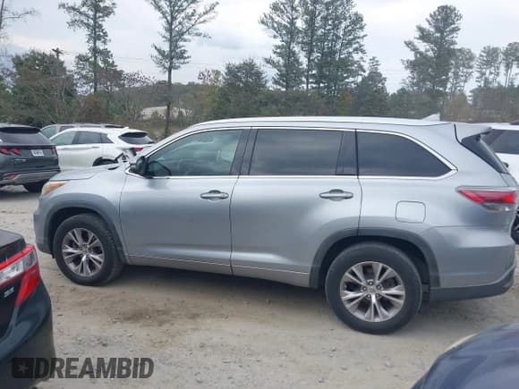 ✅ 2015 Toyota Highlander XLE • VIN: 5TDKKRFH3FS041684 • Лот: 43505686. Опубликован ранее на IAAI с пробегом 110 513 миль. Бесплатный доступ к архиву аукционных продаж из США и подробный отчёт об истории автомобиля на DreamBid. Изображение 14.