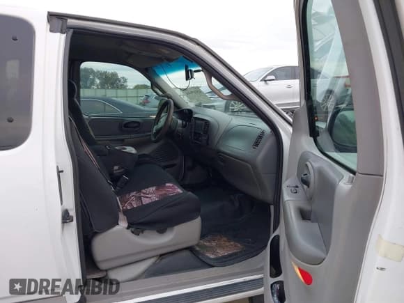 ✅ 2001 Ford F-150 XL • VIN: 2FTRX08L51CA69858 • Lot: 43419644. Listed on IAAI with 215,308 mi. Free auction sales archive from the USA and detailed vehicle history report at DreamBid. Image 5.