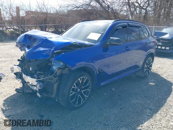 ✅ 2022 BMW X5 M • VIN: 5YMJU0C00N9M64484 • Лот: 41825141. Опубликован ранее на IAAI с пробегом Не указан. Бесплатный доступ к архиву аукционных продаж из США и подробный отчёт об истории автомобиля на DreamBid. Изображение 2.