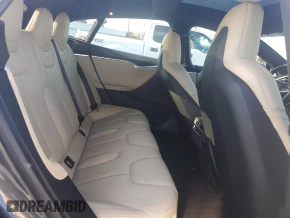 ✅ 2016 Tesla Model S 70 • VIN: 5YJSA1E13GF164335 • Lot: 90076475. Wystawiony na Copart z przebiegiem 220 354 mil. Bezpłatny archiwum sprzedaży aukcyjnych z USA i szczegółowy raport historii pojazdu na DreamBid. Zdjęcie 10.