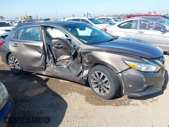 ✅ 2017 Nissan Altima SR • VIN: 1N4AL3APXHC170911 • Lot: 42235224. Listed on IAAI with 128,695 mi. Free auction sales archive from the USA and detailed vehicle history report at DreamBid. Image 1.