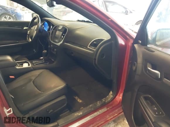 ✅ 2012 Chrysler 300 C • VIN: 2C3CCAET3CH147964 • Lot: 42354125. Listed on IAAI with 152,928 mi. Free auction sales archive from the USA and detailed vehicle history report at DreamBid. Image 5.