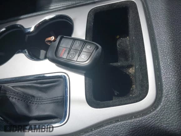 ✅ 2019 Jeep Grand Cherokee Upland • VIN: 1C4RJFAG8KC666043 • Lot: 42144331. Listed on IAAI with 62,937 mi. Free auction sales archive from the USA and detailed vehicle history report at DreamBid. Image 11.