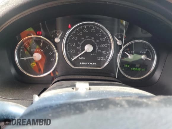 ✅ 2008 Lincoln Mark LT • VIN: 5LTPW18548FJ04788 • Lot: 55920085. Wystawiony na Copart z przebiegiem 233 068 mil. Bezpłatny archiwum sprzedaży aukcyjnych z USA i szczegółowy raport historii pojazdu na DreamBid. Zdjęcie 9.