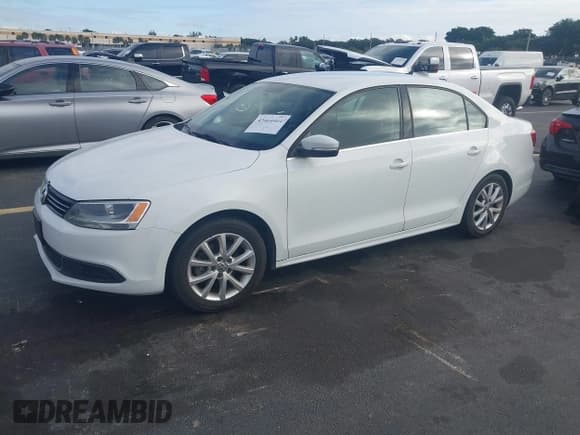 ✅ 2014 Volkswagen Jetta SE • VIN: 3VWD17AJ4EM415936 • Лот: 43464464. Опубликован ранее на IAAI с пробегом 110 484 миль. Бесплатный доступ к архиву аукционных продаж из США и подробный отчёт об истории автомобиля на DreamBid. Изображение 2.