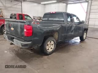 ✅ 2018 Chevrolet Silverado 1500 LT • VIN: 1GCVKREC6JZ302283 • Lot: 42813241. Wystawiony na IAAI z przebiegiem 178 850 mil. Bezpłatny archiwum sprzedaży aukcyjnych z USA i szczegółowy raport historii pojazdu na DreamBid. Zdjęcie 4.