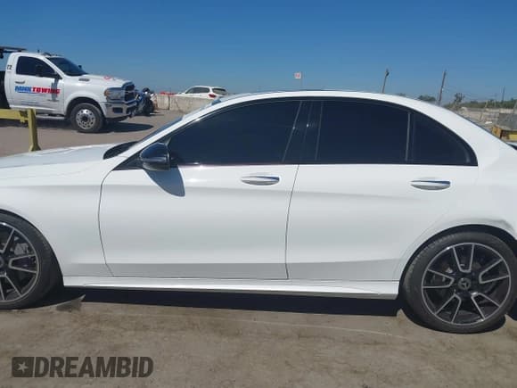 ✅ 2020 Mercedes-Benz C 300 • VIN: 55SWF8DB5LU330546 • Lot: 42998162. Wystawiony na IAAI z przebiegiem 45 293 mil. Bezpłatny archiwum sprzedaży aukcyjnych z USA i szczegółowy raport historii pojazdu na DreamBid. Zdjęcie 14.