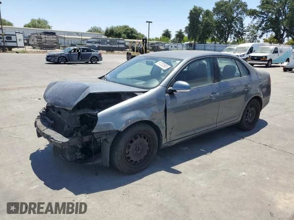 ✅ 2010 Volkswagen Jetta S • VIN: 3VWJZ7AJ3AM041700 • Lot: 61203965. Wystawiony na Copart z przebiegiem 154 595 mil. Bezpłatny archiwum sprzedaży aukcyjnych z USA i szczegółowy raport historii pojazdu na DreamBid. Zdjęcie 1.