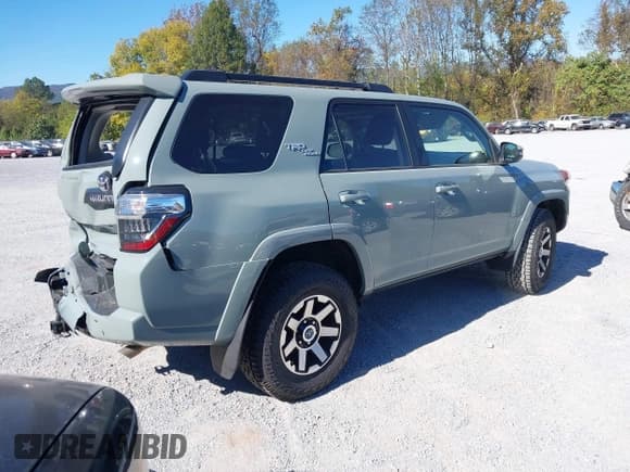 ✅ 2023 Toyota 4Runner TRD Off Road Premium • VIN: JTERU5JR0P6104738 • Lot: 43446559. Wystawiony na IAAI z przebiegiem 29 950 mil. Bezpłatny archiwum sprzedaży aukcyjnych z USA i szczegółowy raport historii pojazdu na DreamBid. Zdjęcie 4.