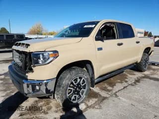 ✅ 2018 Toyota Tundra SR5 • VIN: 5TFDY5F17JX716488 • Лот: 89684795. Опубликован ранее на Copart с пробегом 126 455 миль. Бесплатный доступ к архиву аукционных продаж из США и подробный отчёт об истории автомобиля на DreamBid. Изображение 1.