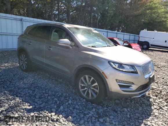 ✅ 2019 Lincoln MKC Reserve • VIN: 5LMCJ3D96KUL01638 • Lot: 71982645. Wystawiony na Copart z przebiegiem 47 715 mil. Bezpłatny archiwum sprzedaży aukcyjnych z USA i szczegółowy raport historii pojazdu na DreamBid. Zdjęcie 4.