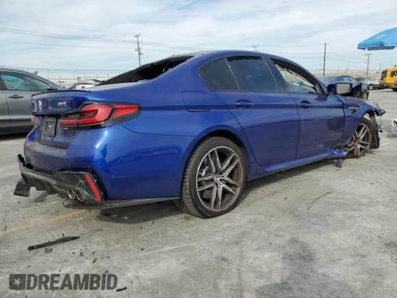 ✅ 2023 BMW M5 • VIN: WBS83CH03PCL47744 • Lot: 70884125. Wystawiony na Copart z przebiegiem Nie podano. Bezpłatny archiwum sprzedaży aukcyjnych z USA i szczegółowy raport historii pojazdu na DreamBid. Zdjęcie 3.