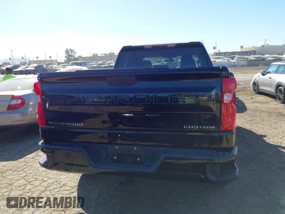 ✅ 2020 Chevrolet Silverado 1500 Custom • VIN: 1GCRWBEK6LZ222750 • Lot: 43541828. Wystawiony na IAAI z przebiegiem 18 403 mil. Bezpłatny archiwum sprzedaży aukcyjnych z USA i szczegółowy raport historii pojazdu na DreamBid. Zdjęcie 16.